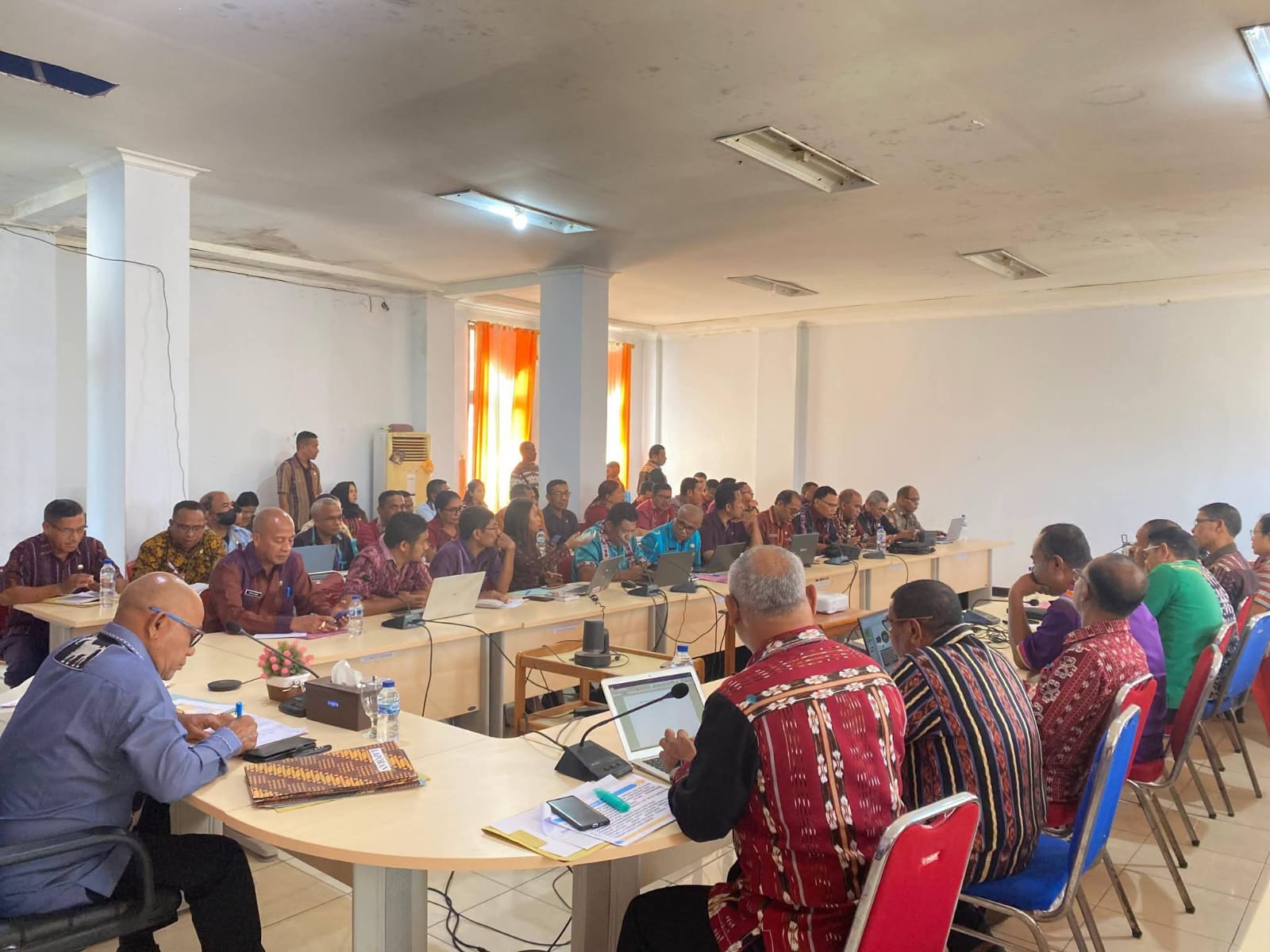 Pimpin Rapat Evaluasi APBD 2026, Bupati Kanis: OPD Jangan Fokus Menghabiskan Anggaran 
